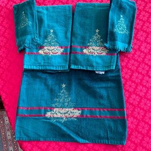 Holiday 5piece decorative towel set
